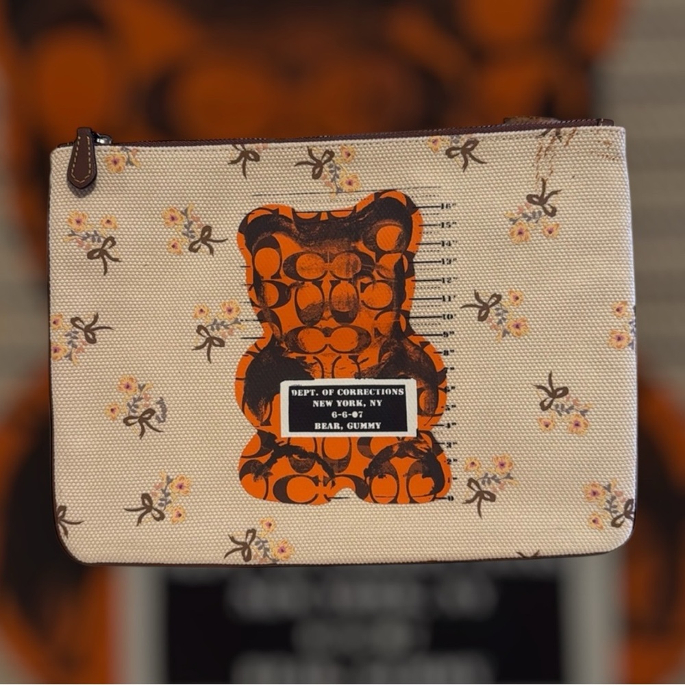Coach vandal gummy large clutch nwot